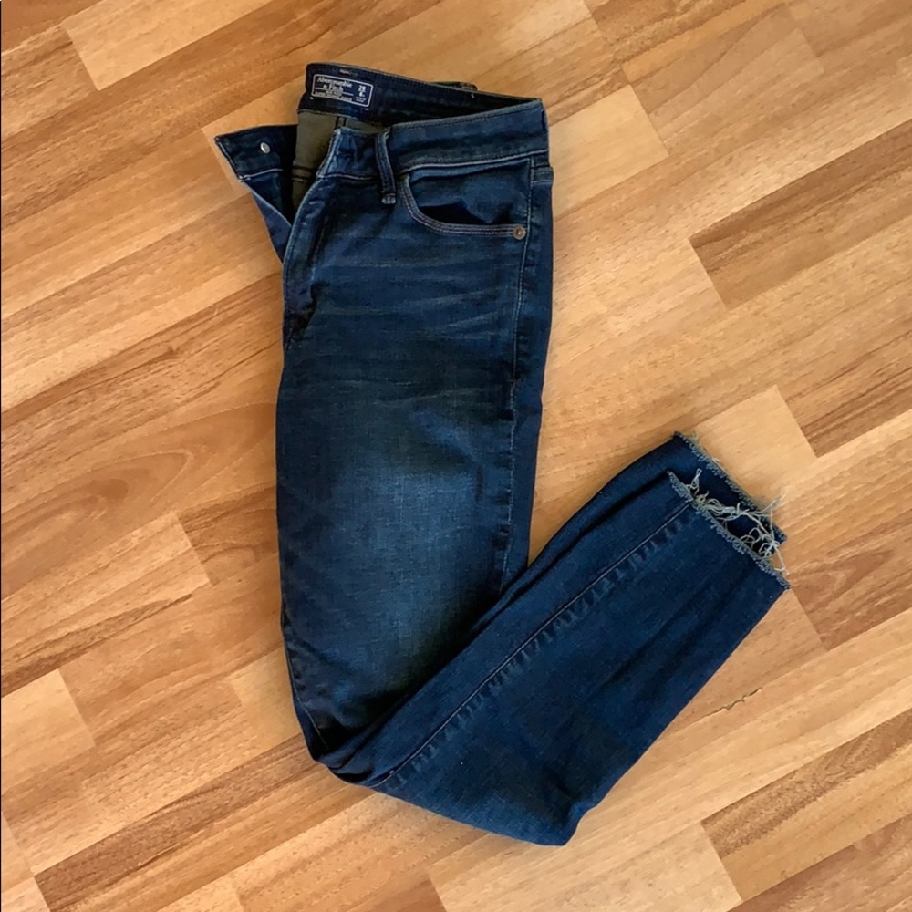 Mid-rise super skinny ankle jean w/ frayed ends